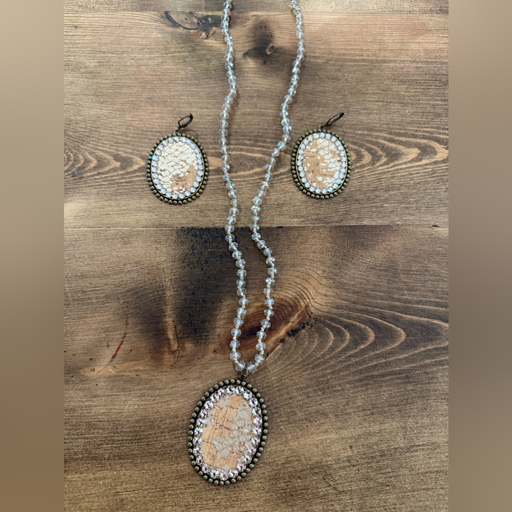 Chic Pearl and Silver Necklace Set